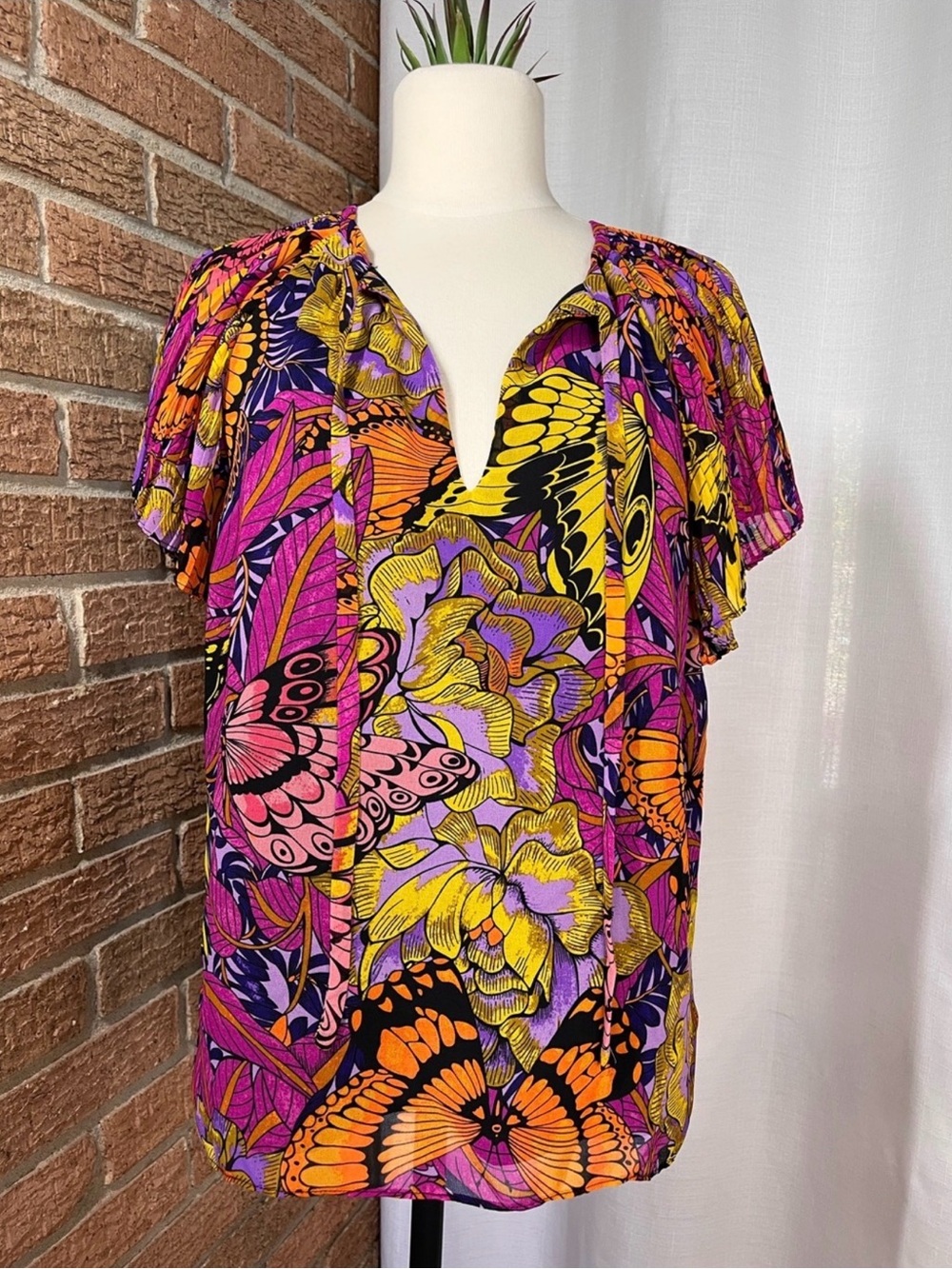 🦋 3/$25 🦋 Philosophy Vibrant Butterfly Print Blouse